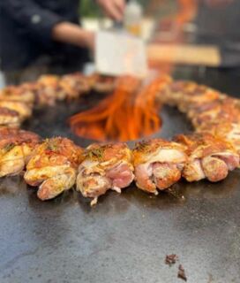 Saftige Haehnchenbrustfilets auf der Plancha gegrillt