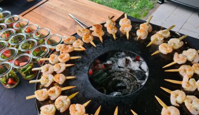 Garnelenspieße vom Grill für das Hochzeitsbuffet