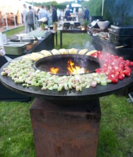 Flambierte Früchte auf der Feuerplatte - eine feurige Attraktion für deine Grillparty